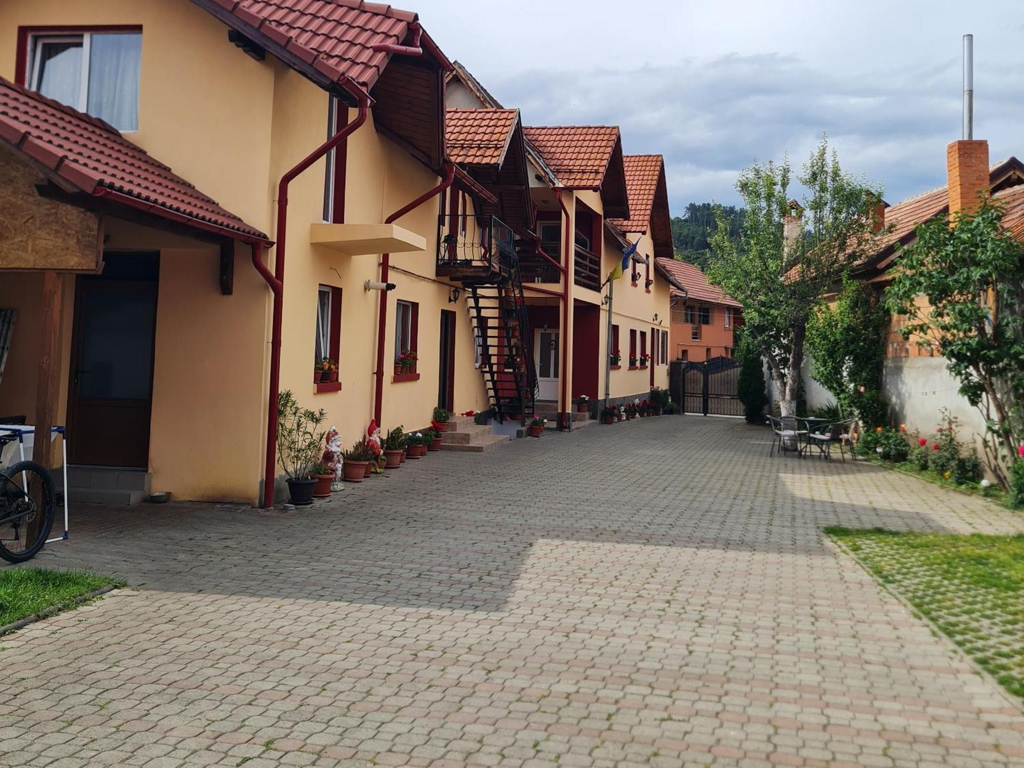 Vila Vladut Zărneşti Exteriör bild